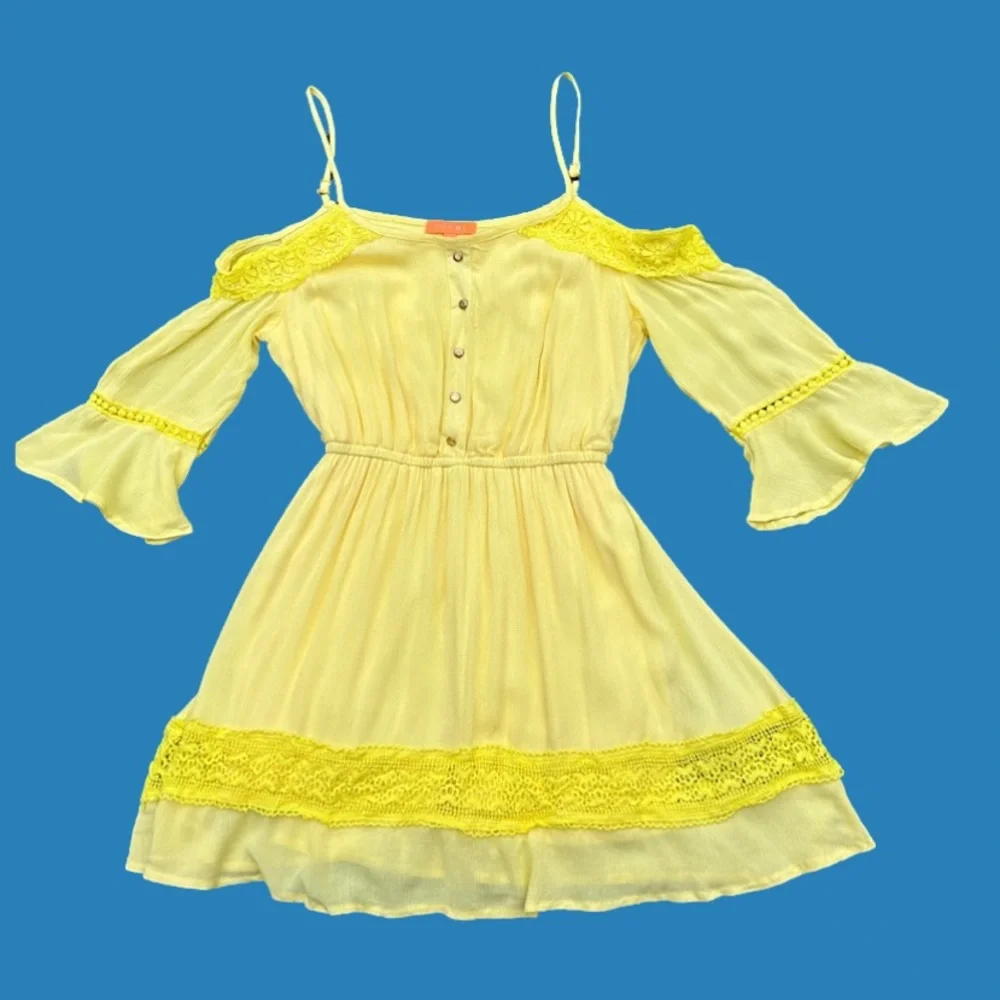 NWOT-Sz L-Luxmi- yellow cold shoulder dress with lace detail ✨ - Picture 1 of 4